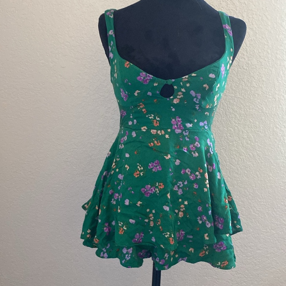 Urban Outfitters kelly green romper with flowers - Picture 2 of 10